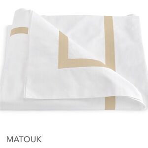 - Matouk Lowell Sand 600 TC Percale Duvet 86” X 92” Full/ Queen. $799 Value